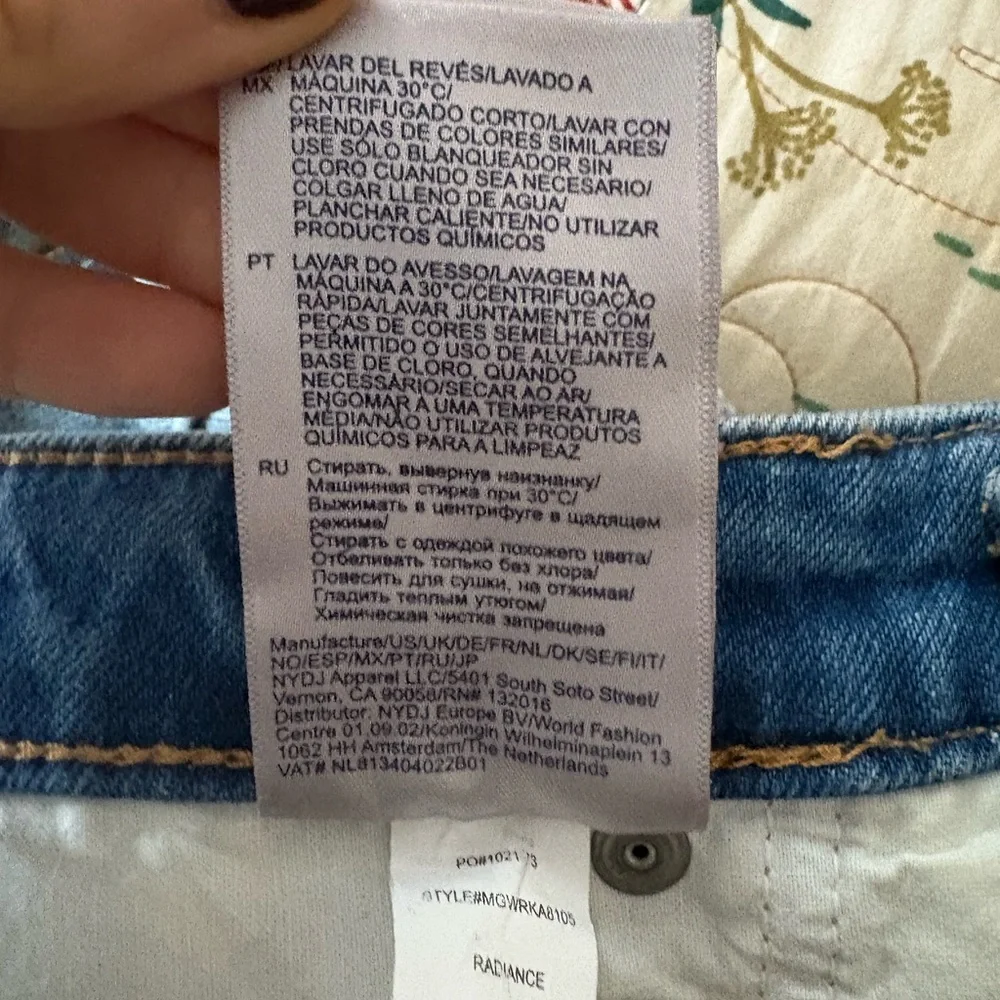 NYDJ Not Your Daughter's Jeans Cropped Straight Leg Jeans in Light Wash - Picture 12 of 13